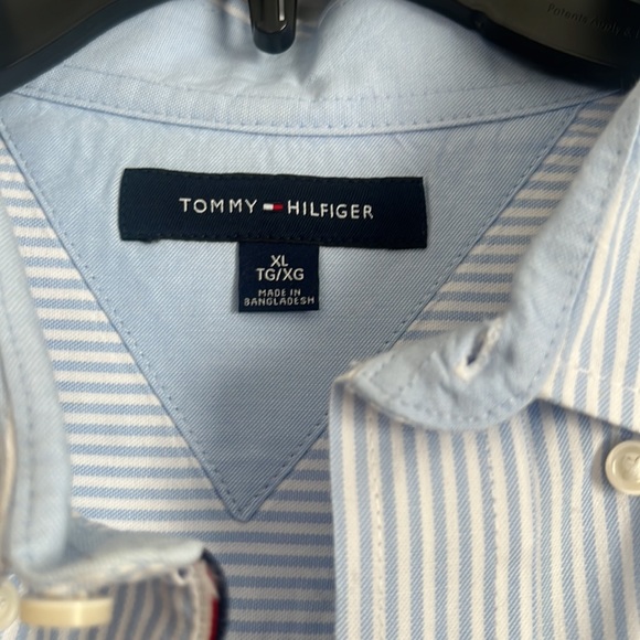 Button down - Picture 3 of 3